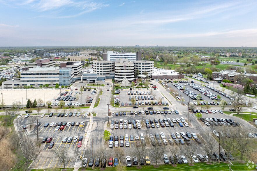 1555 Barrington Rd, Hoffman Estates, IL à louer - Aérien – Image 2 sur 4