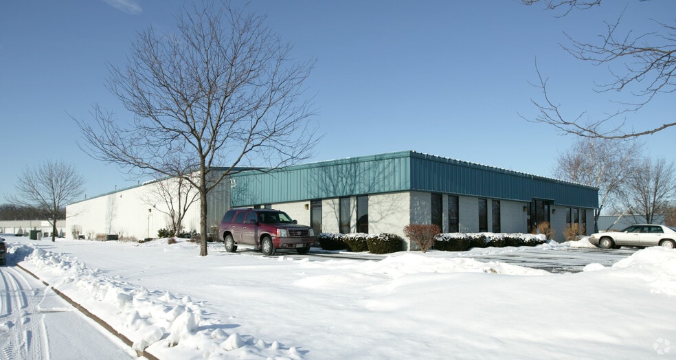 4633 Tompkins Dr, Madison, WI à vendre - Photo principale – Image 2 sur 8