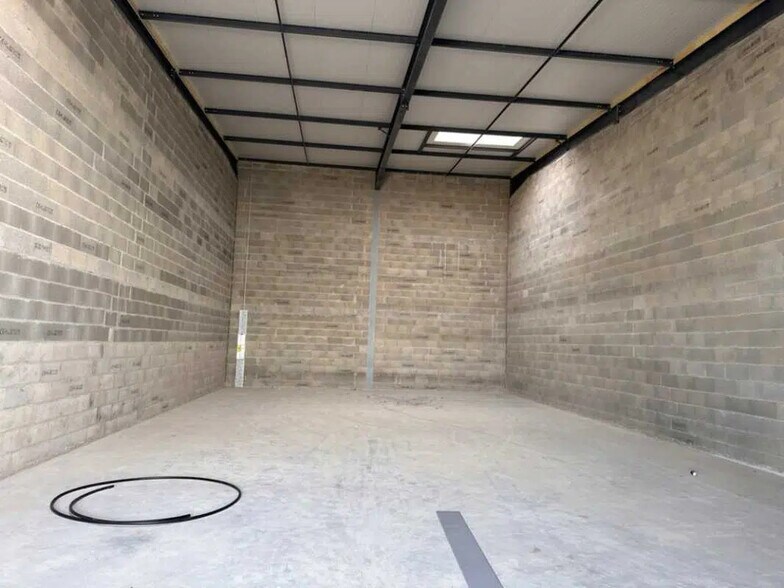 Local d'activités dans Trévoux à vendre - Photo de l’immeuble – Image 2 sur 12