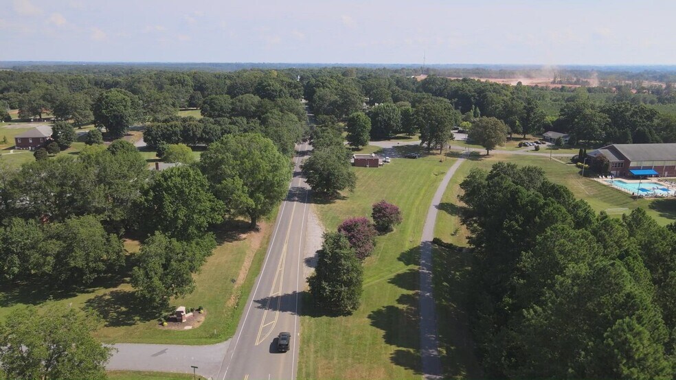 2625 Shelton Ave, Statesville, NC à louer - Vidéo sur l’annonce professionnelle – Image 2 sur 3