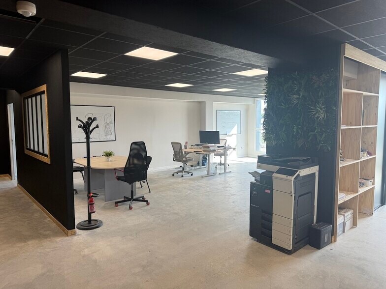 Bureau dans Le Petit-Quevilly à vendre - Photo de l’immeuble – Image 3 sur 10