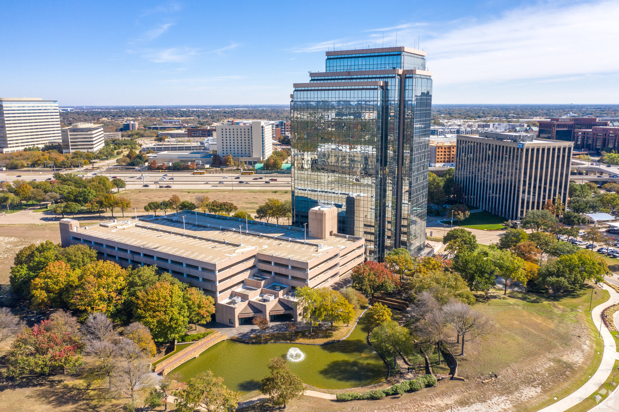 2435 N Central Expy, Richardson, TX à louer Photo principale– Image 1 sur 19