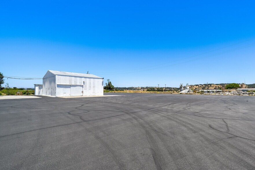 2320 Ramada Dr, Paso Robles, CA à louer - Photo de l’immeuble – Image 1 sur 19