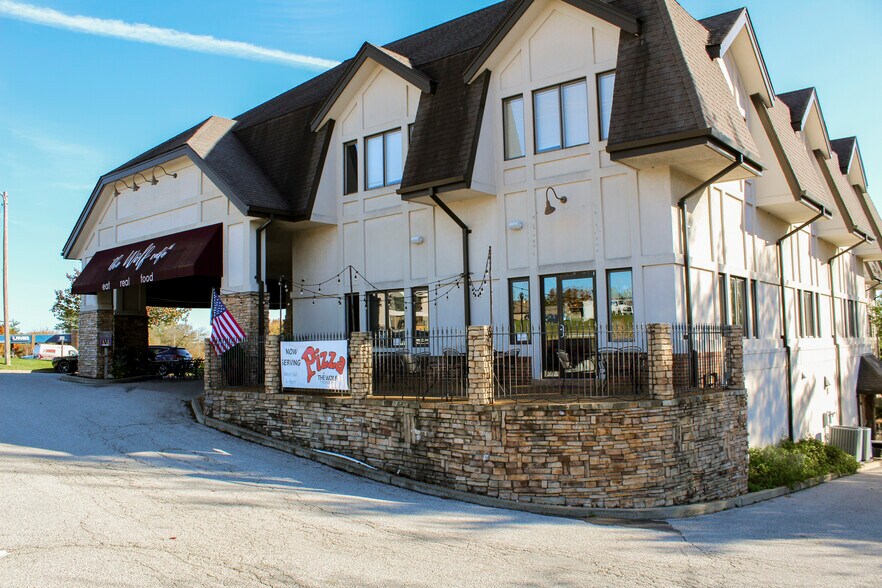 15480 Clayton Rd, Ballwin, MO à vendre - Photo de l’immeuble – Image 1 sur 5