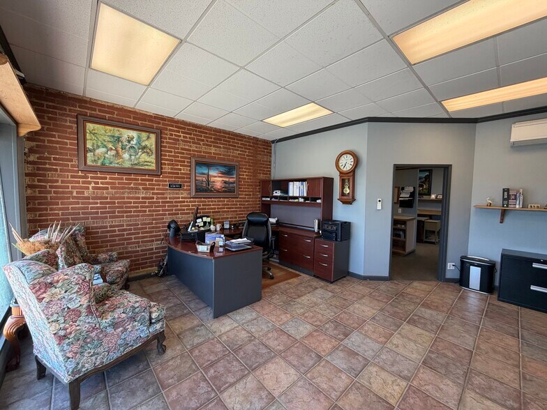 125 E Fesler St, Santa Maria, CA à vendre - Photo de l’immeuble – Image 2 sur 35
