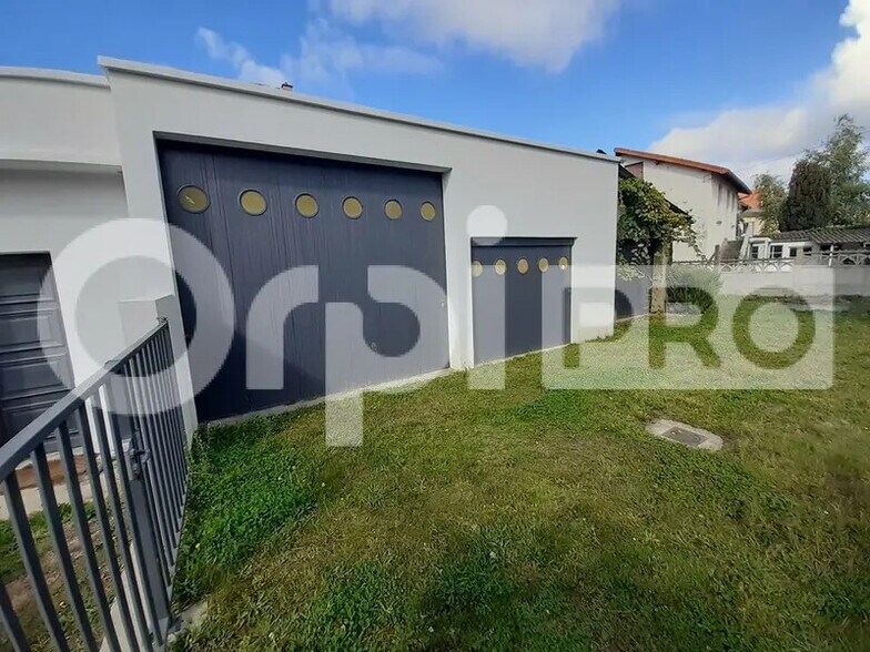 Industriel/Logistique dans Désertines à louer - Photo de l’immeuble – Image 2 sur 12