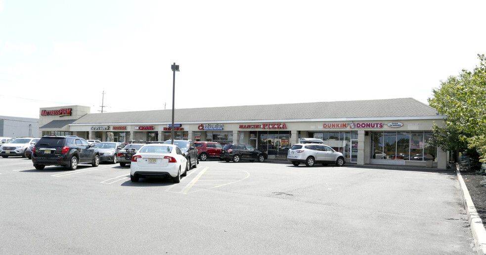 295 Route 18, East Brunswick, NJ à louer - Photo principale – Image 1 sur 2