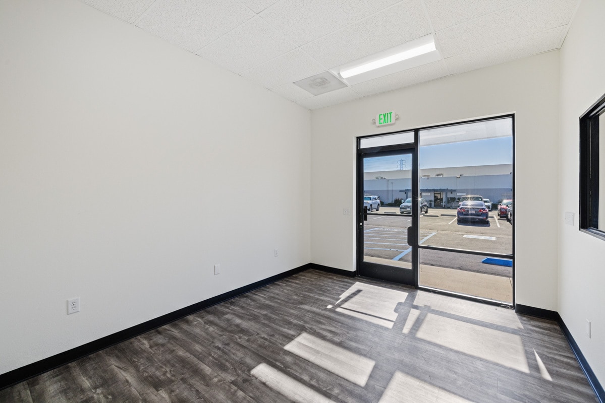 15131-15151 Goldenwest Cir, Westminster, CA à louer Photo intérieure– Image 1 sur 9