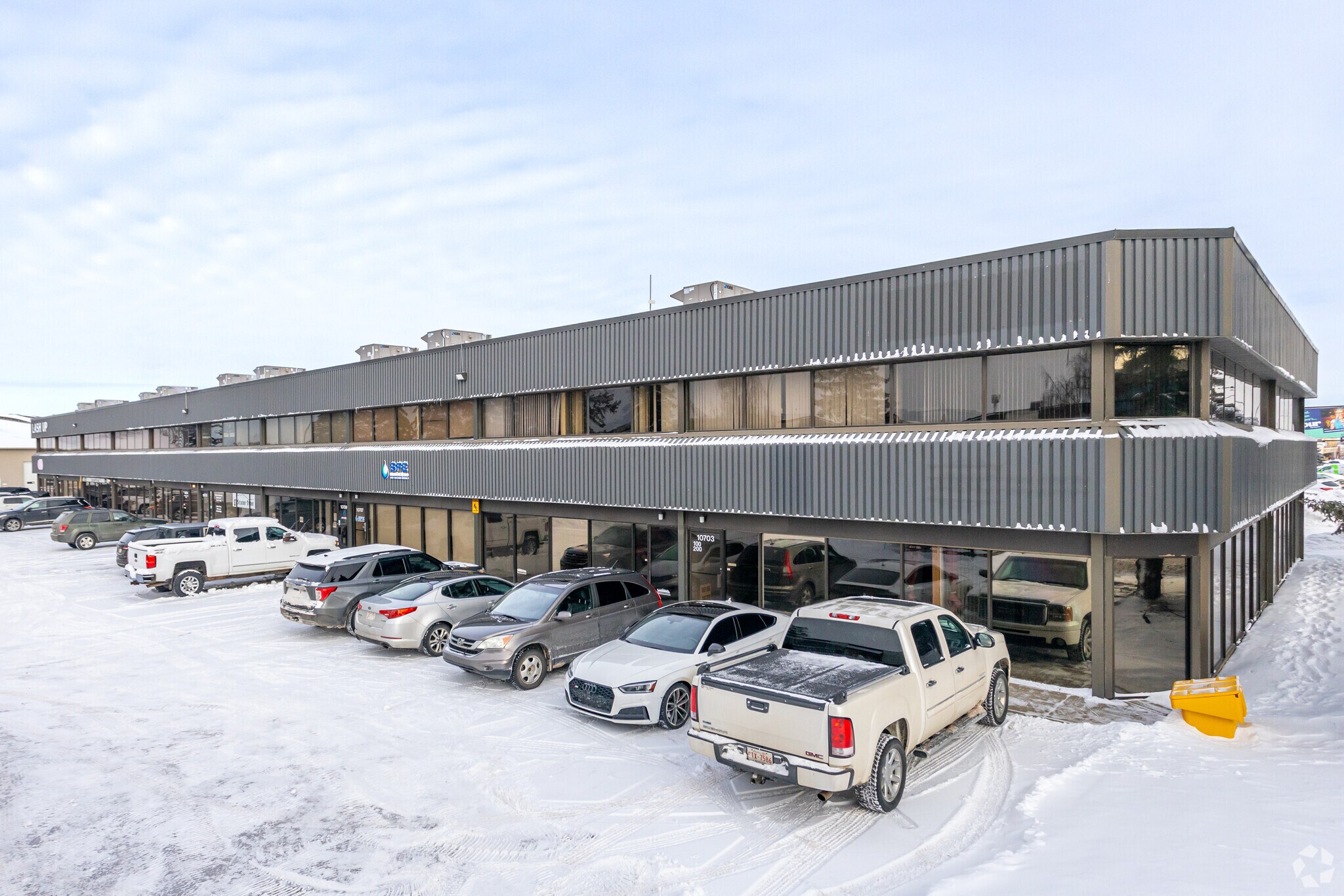 10703-10721 181 St NW, Edmonton, AB à louer Photo principale– Image 1 sur 5
