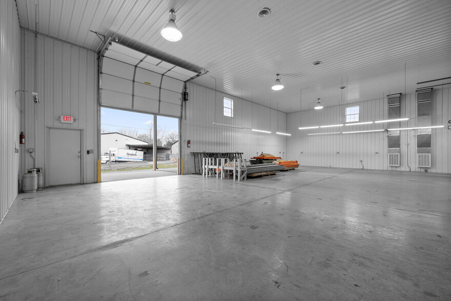 1799 Alpine Dr, Clarksville, TN à louer - Photo de l’immeuble – Image 1 sur 47
