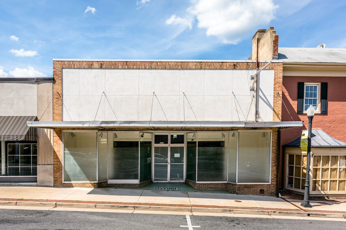411 W Main St, Waynesboro, VA à louer Autre– Image 1 sur 17
