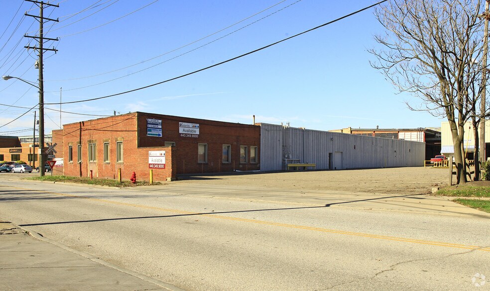 5205 Grant Ave, Garfield Heights, OH à louer - Photo de l’immeuble – Image 2 sur 2