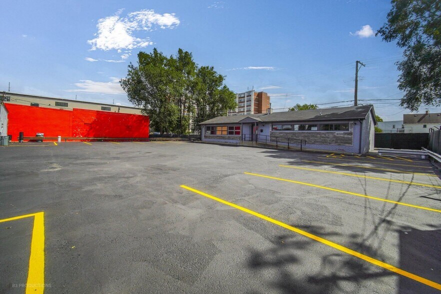 525 W Chicago Ave, East Chicago, IN à louer - Photo de l’immeuble – Image 2 sur 18