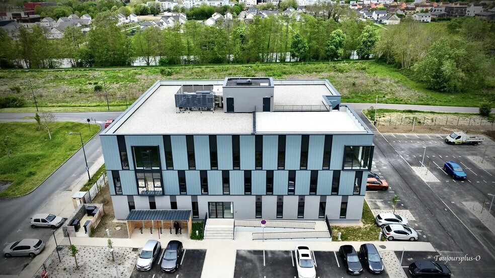 Bureau dans VAL-DE-REUIL à vendre - Photo de l’immeuble – Image 1 sur 17