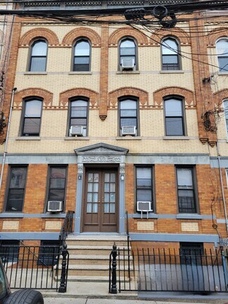 Plus de détails pour 1858 Cornelia St, Ridgewood, NY - Logement à vendre