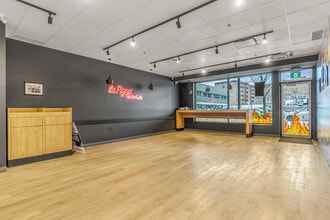 2750 Ch Sainte-Foy, Québec, QC à louer Photo intérieure– Image 2 sur 8