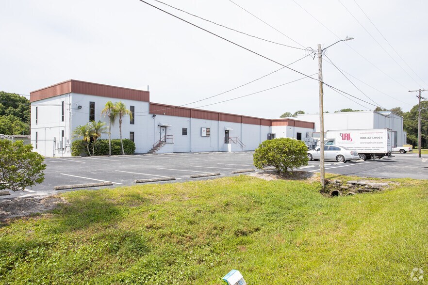 4410 W Crest Ave, Tampa, FL à louer - Photo principale – Image 1 sur 11