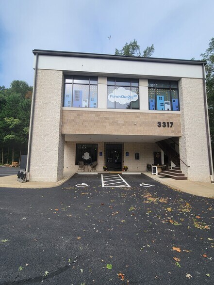 3317 Berkmar Dr, Charlottesville, VA à louer - Photo de l’immeuble – Image 2 sur 20