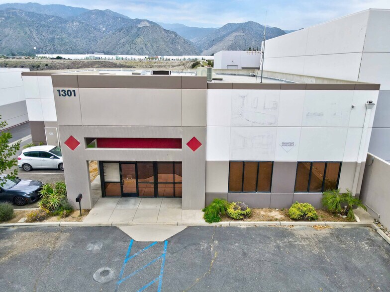 1301 Foothill Blvd, Azusa, CA à louer - Photo de l’immeuble – Image 1 sur 47