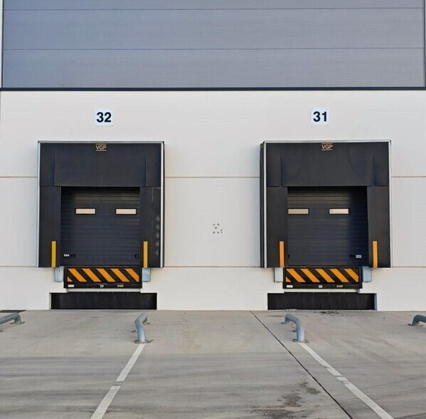 Industriel/Logistique dans Dos Hermanas, Sevilla à louer - Photo de l’immeuble – Image 1 sur 10