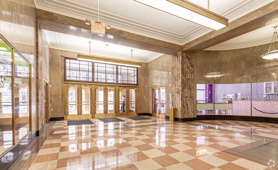 169 E Flagler St, Miami, FL à louer - Hall d’entrée – Image 3 sur 11