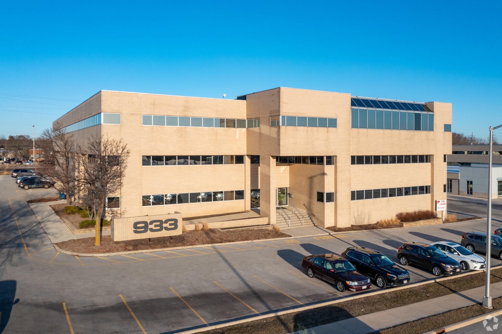 933 N Mayfair Rd, Wauwatosa, WI à vendre Photo principale– Image 1 sur 7