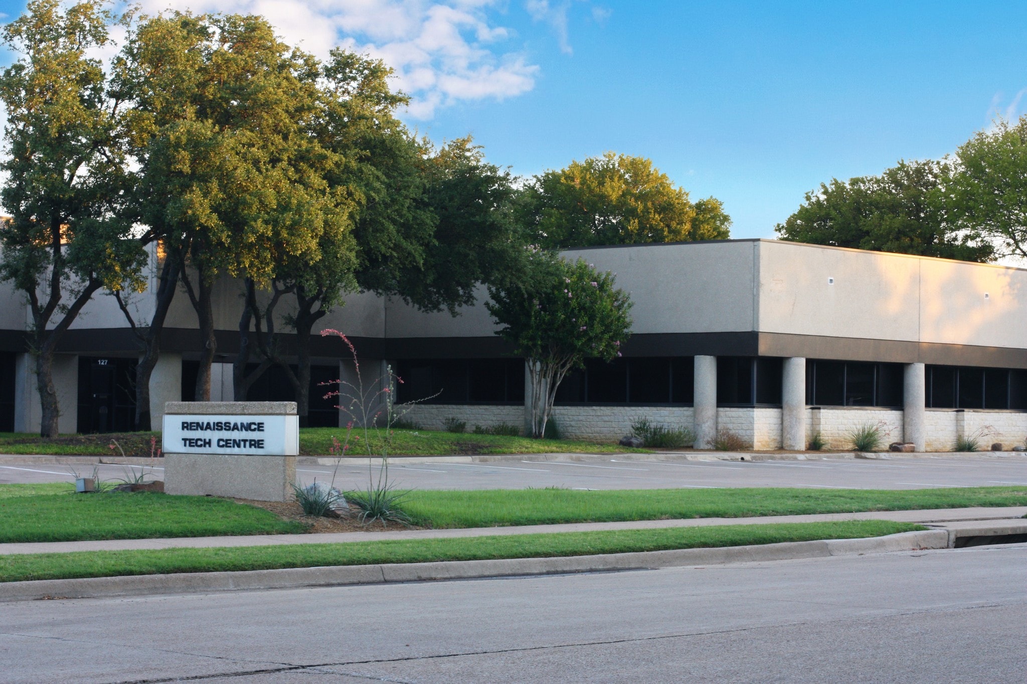 1751 International Pky, Richardson, TX à louer Photo de l’immeuble– Image 1 sur 8