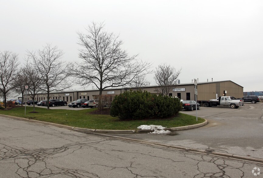 4450 Corporate Dr, Burlington, ON à louer - Photo de l’immeuble – Image 2 sur 10