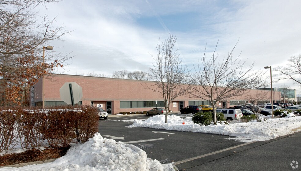 3 Meridian Rd, Eatontown, NJ à louer - Photo principale – Image 1 sur 2