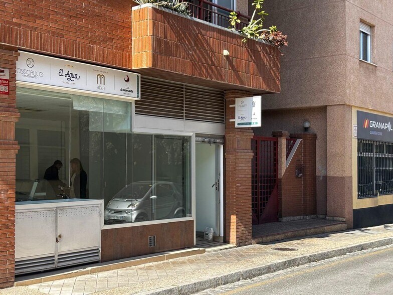 Local commercial dans Granada, Granada à vendre - Photo de l’immeuble – Image 2 sur 24