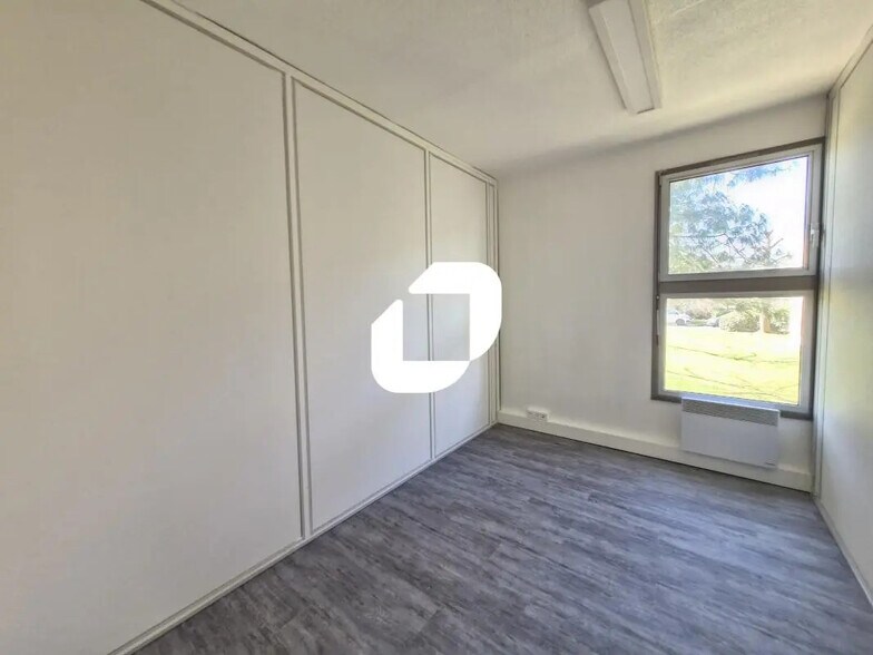 Bureau dans Torcy à louer - Photo de l’immeuble – Image 3 sur 8