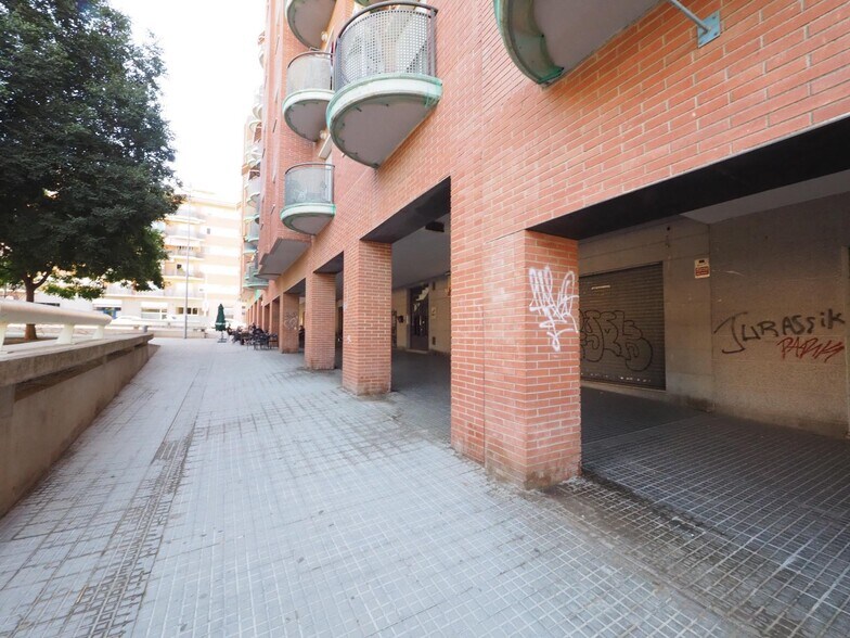 Immeuble residentiel dans Olesa de Montserrat, Barcelona à vendre - Photo de l’immeuble – Image 3 sur 4