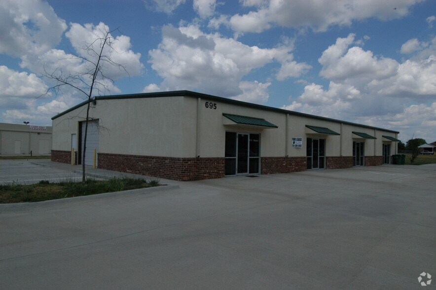 695 Main St, Lavon, TX à louer - Photo principale – Image 1 sur 5