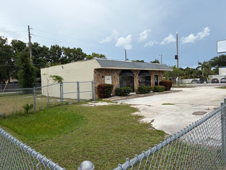 8109-8113 Ulmerton Rd, Largo, FL à vendre - Photo de l’immeuble – Image 3 sur 6