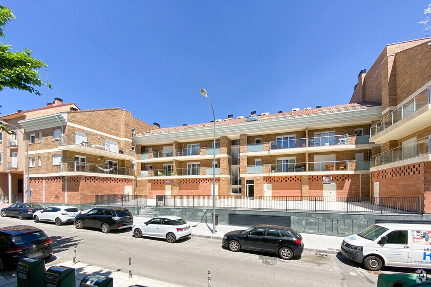 Calle Julián Berrendero, 14, San Agustín del Guadalix, Madrid à louer - Photo de l’immeuble – Image 2 sur 3