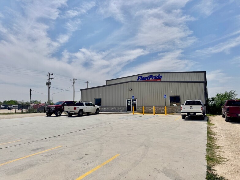 3509 Highway 277, Carrizo Springs, TX à vendre - Photo de l’immeuble – Image 3 sur 12