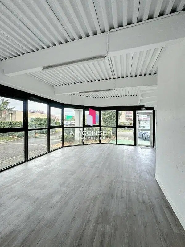 Bureau dans Coignières à louer Photo intérieure– Image 1 sur 8