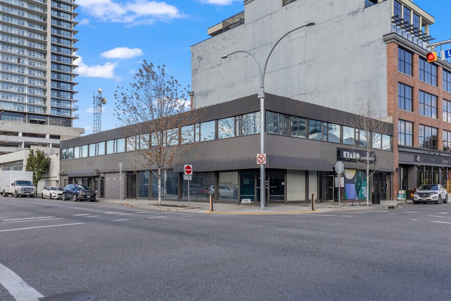 1652 Pandosy St, Kelowna, BC à louer - Photo de l’immeuble – Image 3 sur 7