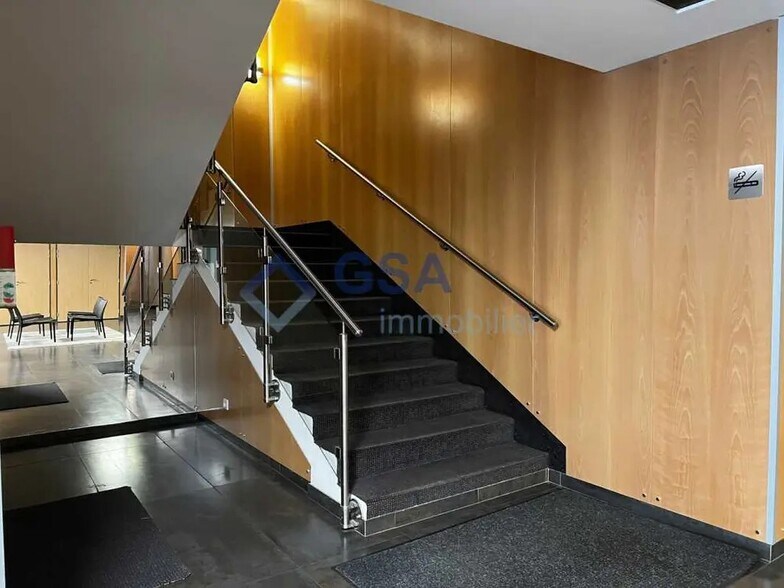 Bureau dans Lieusaint à louer - Hall d’entrée – Image 2 sur 4