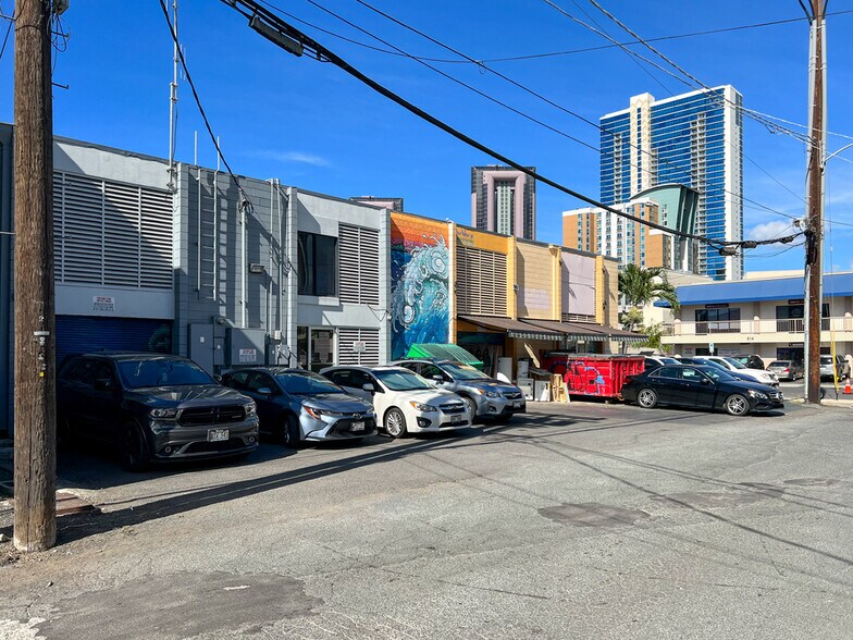 575 Cooke St, Honolulu, HI à louer - Photo de l’immeuble – Image 3 sur 8
