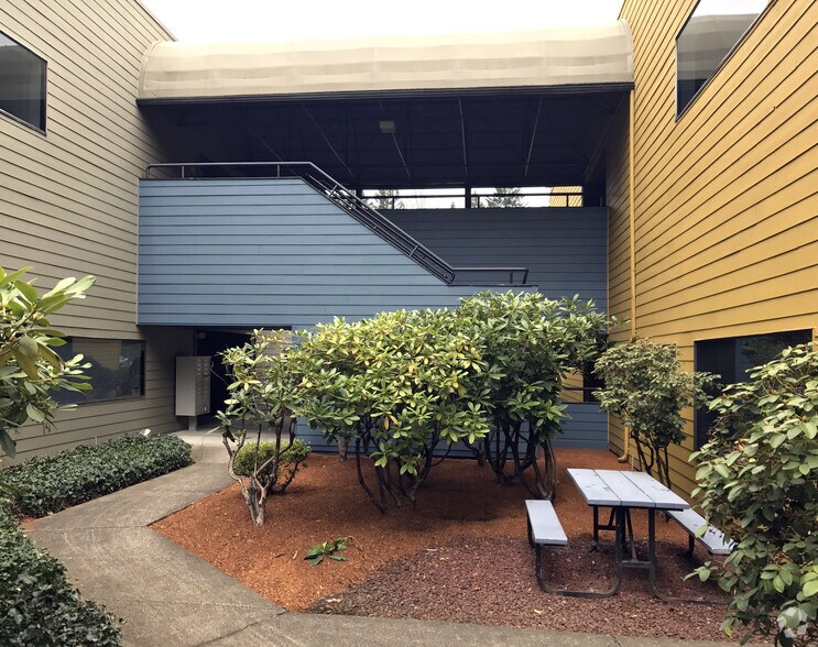 7412 SW Beaverton Hillsdale Hwy, Portland, OR à louer - Photo de l’immeuble – Image 2 sur 5