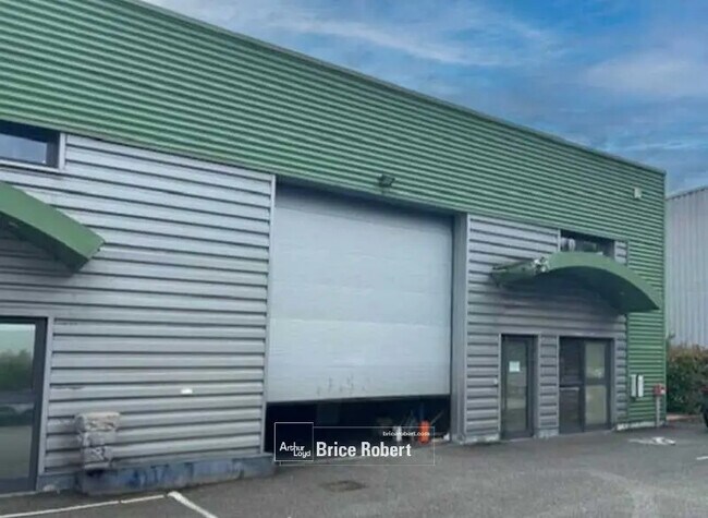 Plus de détails pour Local d’activités à vendre