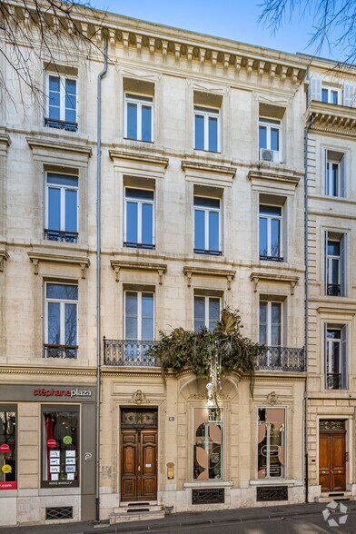 Bureaux/Local commercial dans Marseille à louer - Photo principale – Image 1 sur 2