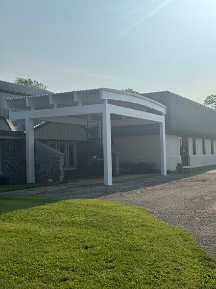111 Aiken St, Hope, IN à louer - Photo de l’immeuble – Image 3 sur 7