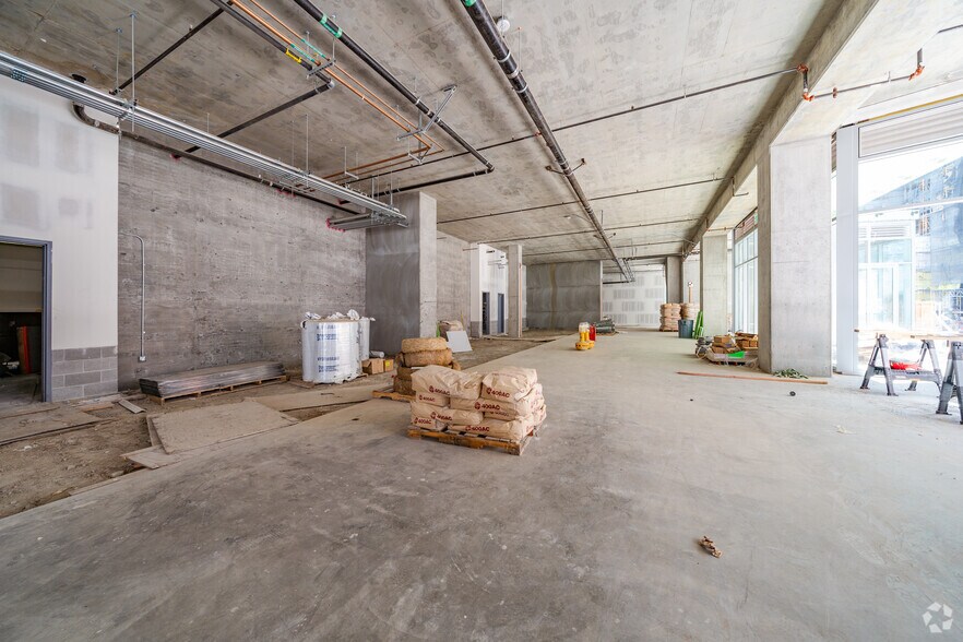166 N Rollins Rd, Millbrae, CA à louer - Photo intérieure – Image 3 sur 37