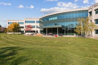 5985 Explorer Dr, Mississauga, ON à louer Photo de l’immeuble– Image 1 sur 16