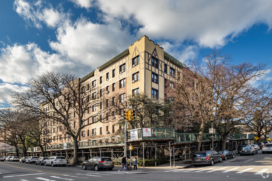 115-25 Metropolitan Ave, Kew Gardens, NY à louer - Photo de l’immeuble – Image 2 sur 4