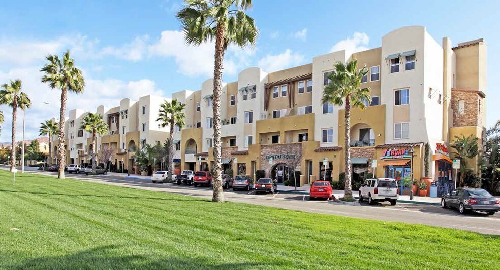 1730-1760 E Palomar St, Chula Vista, CA à louer - Photo de l’immeuble – Image 1 sur 6