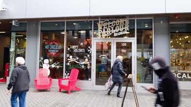 125 Victory Ship Way, North Vancouver, BC à louer Photo intérieure– Image 2 sur 10