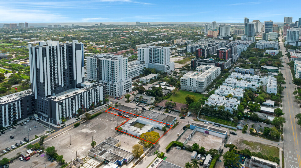 810 NE 4th Ave, Fort Lauderdale, FL à louer - Photo de l’immeuble – Image 3 sur 33